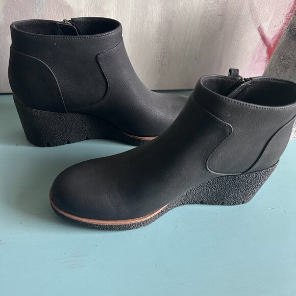 NWOT Dr. Scholl's Women's Bianca Black Suede Wedge Booties Size 7.5 Ankle Boots - Picture 5 of 9